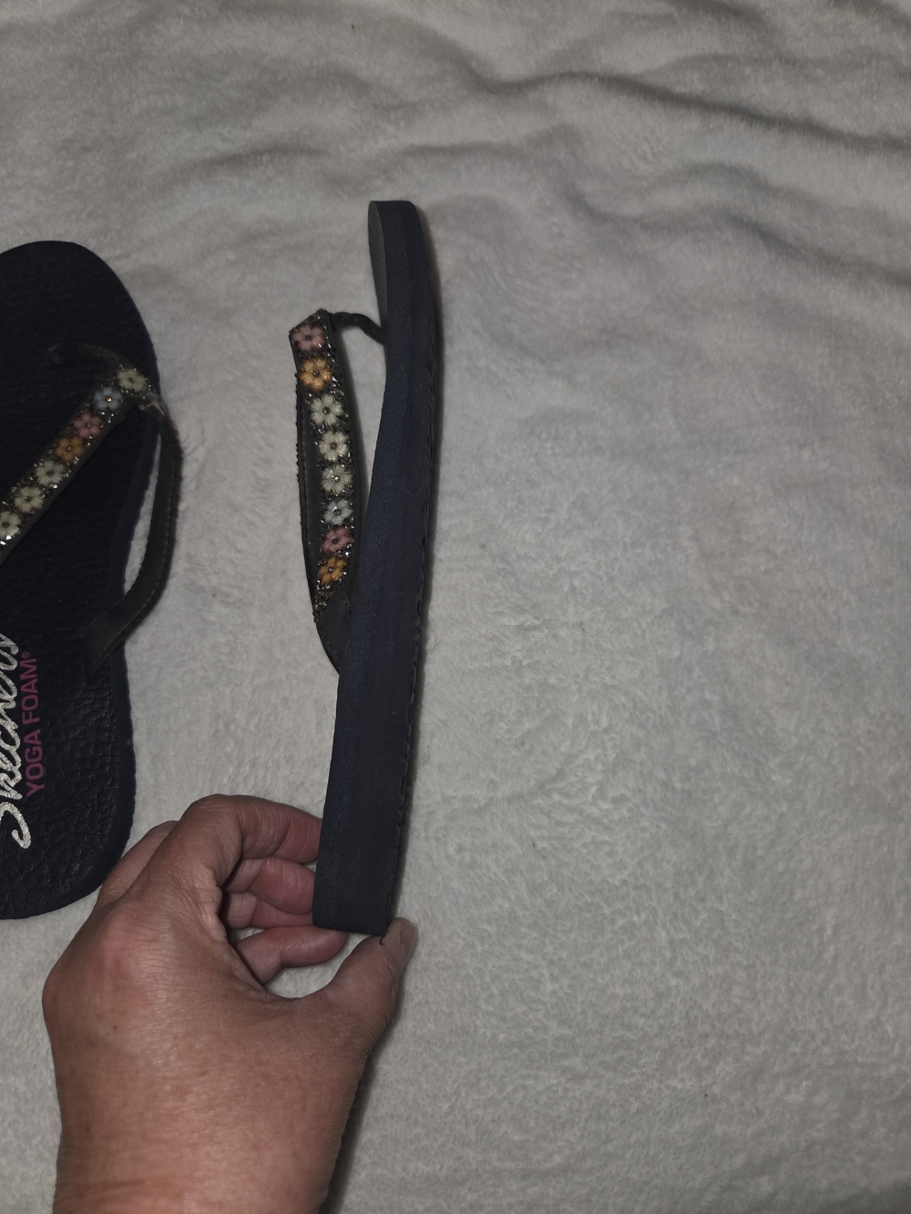 Skechers Black Floral-Accent Yoga Foam Flip Flops - Picture 5 of 5